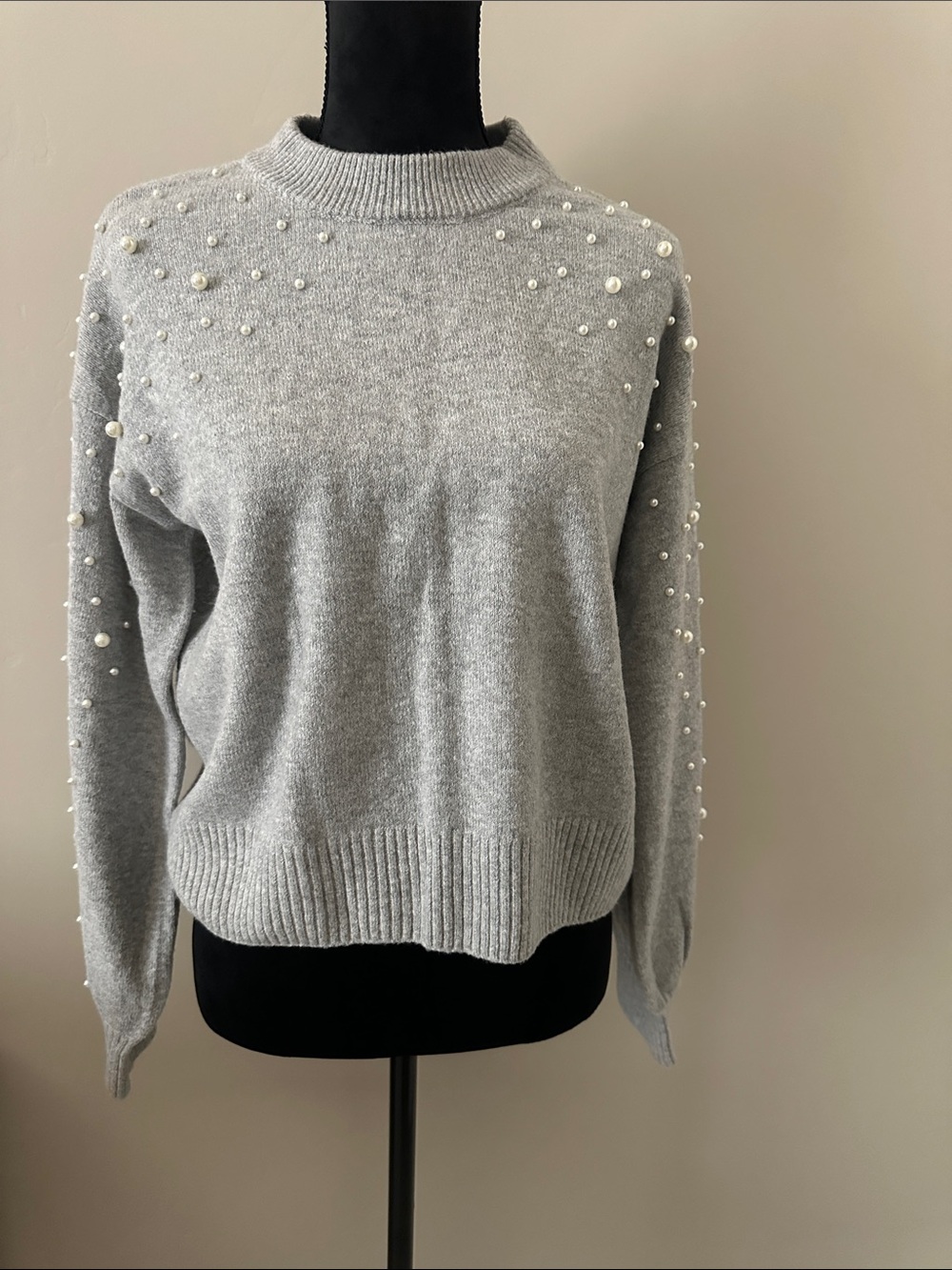 Chelsea & Violet Pearl-Detail Crewneck Sweater - Light Gray